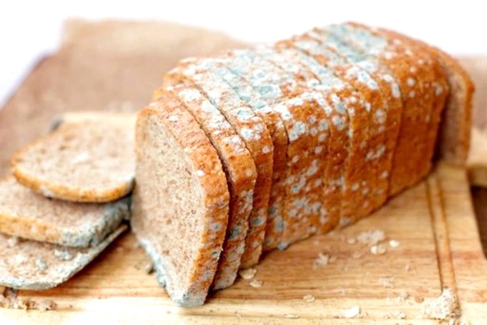 发霉的食物含有对肝脏有毒的物质。