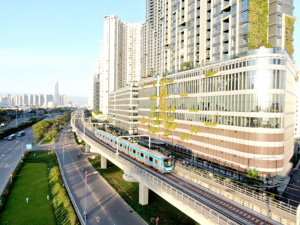 滨城-仙泉地铁１号线途经守德市的现代化都市区。