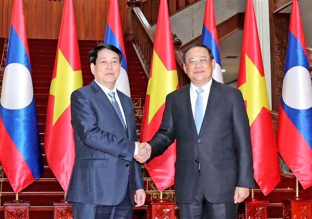 越南国家主席梁强会见老挝总理宋赛‧西潘敦。 DINH.jpg