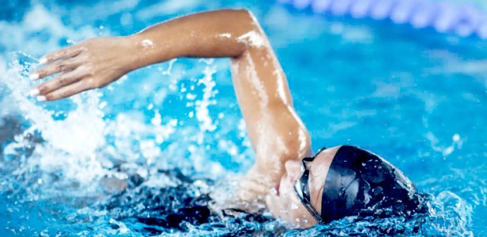 游泳是对膝盖最友善的运动之一。