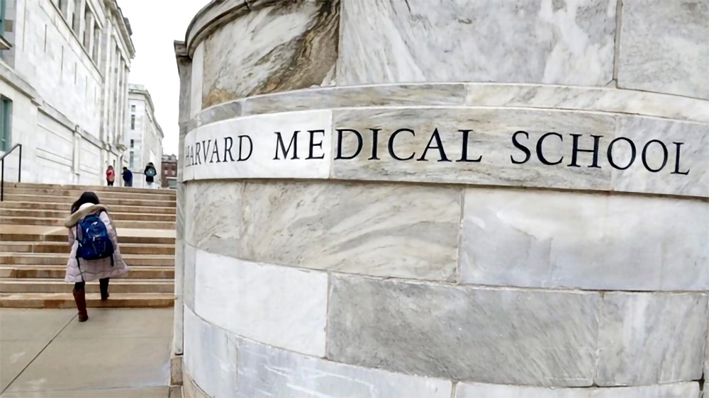 哈佛拟出售 13 亿元私募资产