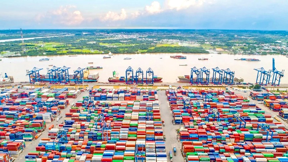 桔莱港是我国货物吞吐量最大的港口,但仅能接纳2万5000TEU以下的船舶,降低了与本地区各国相比的竞争力。