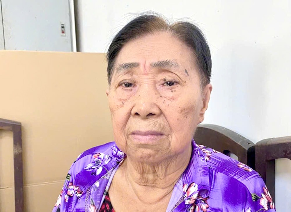 病妇卖彩票养夫度日难