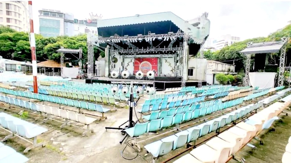 铜鼓舞台已严重损坏，无法再举行达标准的音乐会。