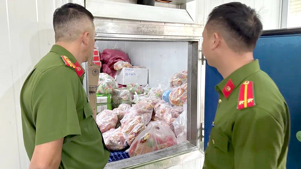 食品安全问题欲取得成效,须同时采取提高民众意识,加强执法力度等措施。