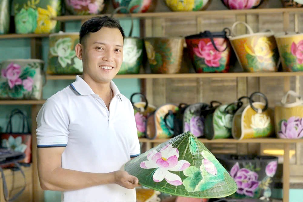 顺化荷叶斗笠制作人阮清草。