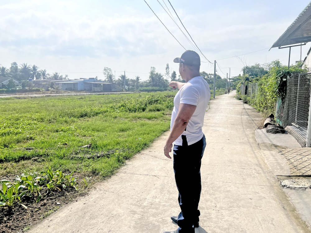 拓宽后的新路，宽敞亮丽。