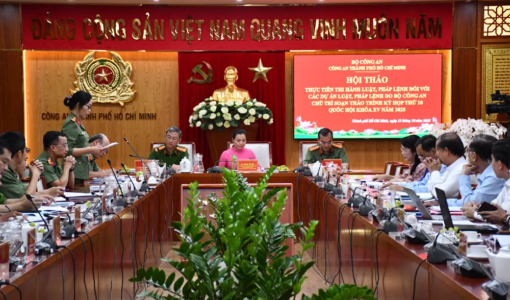 Các đại biểu tham dự hội thảo hội thảo 3.jpg