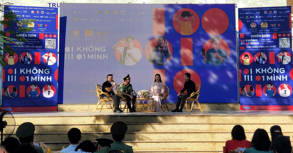 Người có ảnh hưởng - KOL giao lưu với các em học sinh Trường THPT chuyên Lê Hồng Phong tuyên truyền mạng 1.jpg
