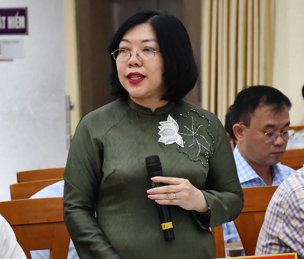 Đại diện Đảng ủy phường Hòa Hưng báo cáo với tổ giám sát phát biểu.jpg