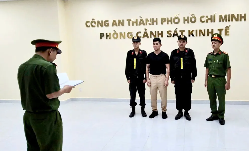 Cơ quan Cảnh sát điều tra, Công an TPHCM thi hành quyết định bắt tạm giam đối với Lương Bằng Quang quang.jpg