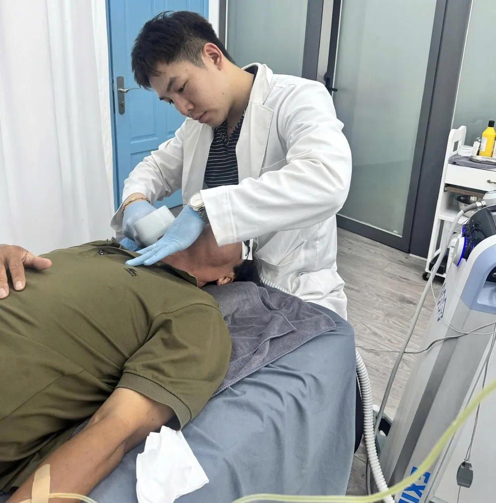 Đối tượng Võ Văn Đức khám, chữa bệnh trái phép cho khách hàng võ văn đức.jpg