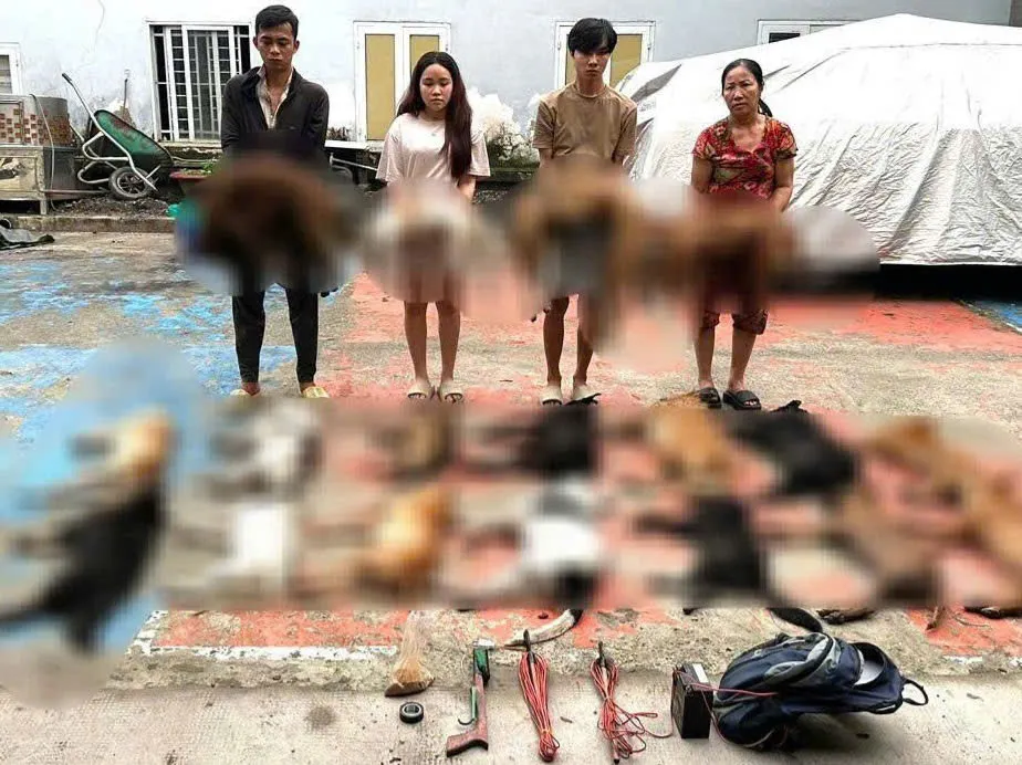 Các đối tượng và tang vật vụ án trộm chó 2.jpg