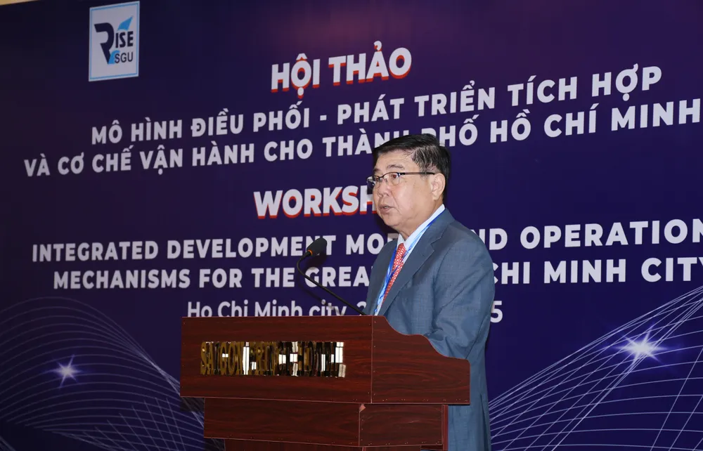 Tiến sĩ Nguyễn Thành Phong, Chủ tịch Hội đồng Khoa học Viện Nghiên cứu Kinh tế-Xã hội Trường Đại học Sài Gòn (RISE) tham luận tại hội thảo hội thảo SG2.jpg