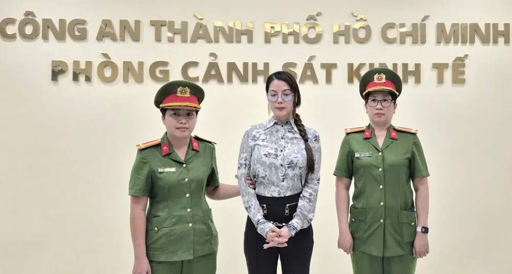 Cơ quan Cảnh sát điều tra, Công an TPHCM thi hành lệnh bắt tạm giam đối với Trương Ngọc Ánh ánh 1.jpg