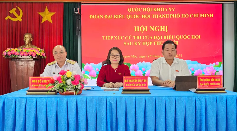 គណៈប្រតិភូបានជួបជាមួយអ្នកបោះឆ្នោតនៅក្នុងឃុំចំនួន ៦ នៅទីក្រុងហូជីមិញ។ txct 1-sd.jpg