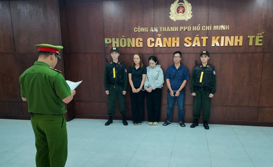 Cơ quan Cảnh sát điều tra Công an TPHCM tống đạt các quyết định đối với các bị can