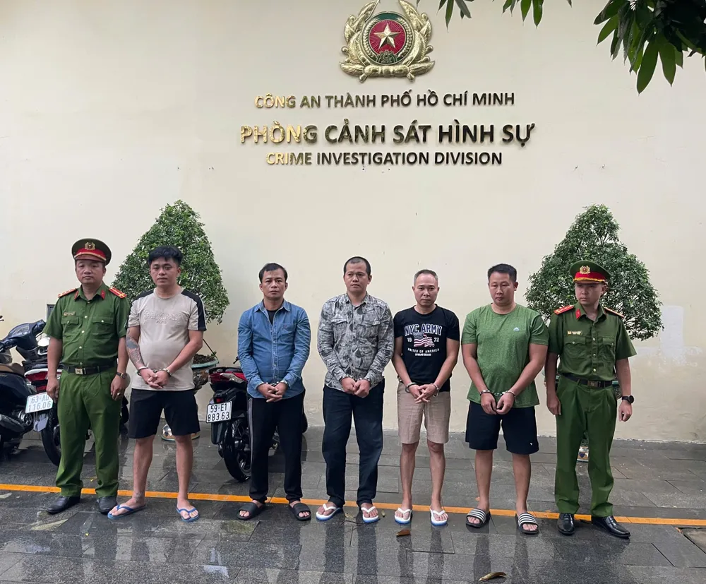 Nhóm đối tượng tại cơ quan Công an.jpg