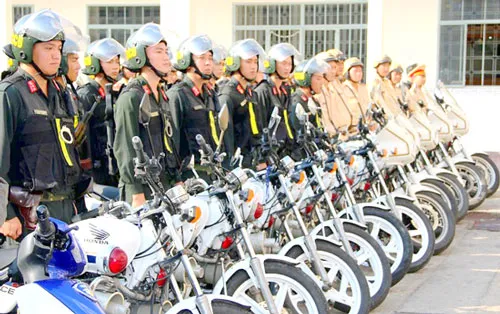 Lực lượng công an TPHCM trong tư thế sẵn sàng trấn áp tội phạm.