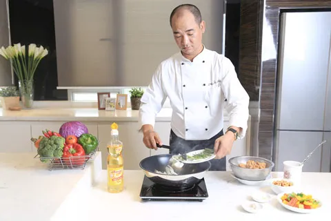 Đầu bếp Phạm Tuấn Hải, giám khảo Masterchef Việt Nam tin dùng Dầu ăn cao cấp Ranee.