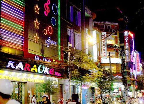 Tại nhiều tụ điểm ca nhạc, karaoke, vũ trường, quán bar… xuất hiện tình trạng sử dụng các tác phẩm âm nhạc sáng tác trước năm 1975 chưa được phép