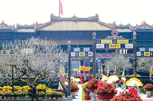 Từ năm 1992, Quỹ Ủy thác Nhật Bản, thông qua UNESCO, đã hỗ trợ bảo tồn, trùng tu di tích Ngọ Môn và đào tạo nhân lực cho công tác bảo tồn di sản tại Huế. Ảnh: Hoàng Táo Từ năm 1992, Quỹ Ủy thác Nhật Bản, thông qua UNESCO, đã hỗ trợ bảo tồn, trùng tu di tích Ngọ Môn và đào tạo nhân lực cho công tác bảo tồn di sản tại Huế. Ảnh: Hoàng Táo