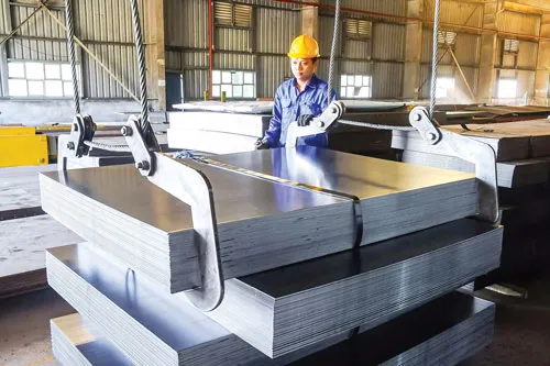 Gia công thép tấm lá là nền tảng cho sự lớn mạnh của hệ thống coil center của SMC. Ảnh: LONG THANH