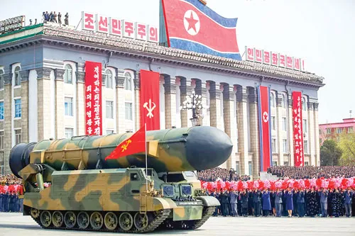 Quang cảnh lễ diễu binh kỷ niệm 105 của Chủ tịch Kim Nhật Thành.