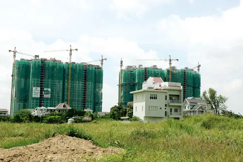 Cứu thị trường BĐS cần sự phối hợp nhiều ban, ngành. Ảnh: LÃ ANH