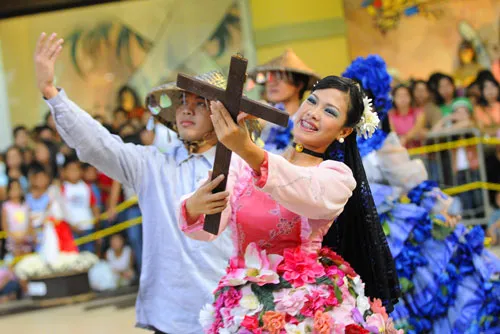 Trang phục truyền thống tô điểm vẻ đẹp của lễ hội Sandugo.