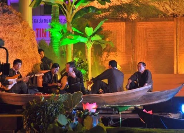 Một tiết mục đơn ca tài tử.