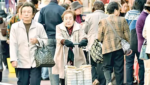 Nhật Bản tăng thuế VAT vẫn không đủ bù đắp chi phí phúc lợi ở đất nước dân số đang lão hóa nhanh chóng.