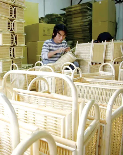 Thủ công mỹ nghệ là 1 trong 8 mặt hàng có lợi thế xuất khẩu. Ảnh: L. ANH