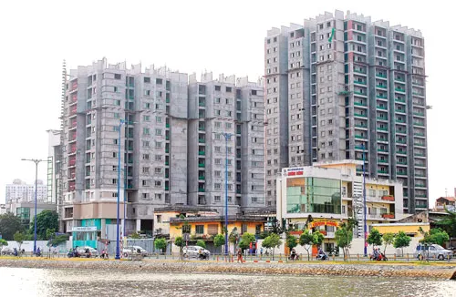 Thị trường bất động sản khởi sắc sẽ tạo động lực giải quyết nợ xấu. Ảnh: LONG THANH