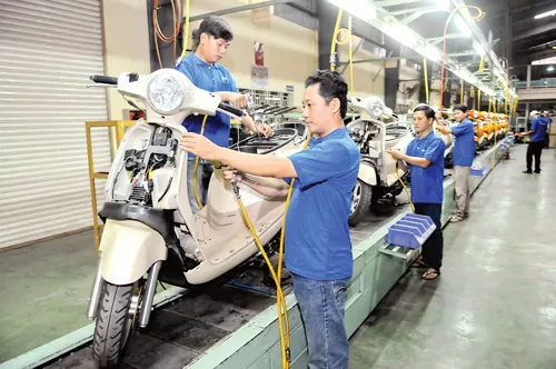 Nhiều nhà đầu tư rời bỏ Việt Nam vì không thể tìm mua các linh kiện đơn giản như ốc vít, dây diện hay đồ nhựa. Ảnh: Cao Thăng