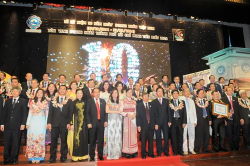 Lễ tôn vinh 100 doanh nhân tiêu biểu TPHCM năm 2014.Ảnh: CAO THĂNG