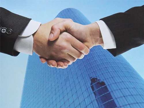 Bí ẩn đối với ĐTCL là đằng sau những cái bắt tay.