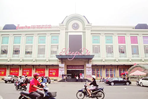 Chợ Hàng Da chỉ còn “vang bóng” trong khi Hàng Da Galleria đang ngắc ngoải với mô hình TTTM Chợ Hàng Da chỉ còn “vang bóng” trong khi Hàng Da Galleria đang ngắc ngoải với mô hình TTTM