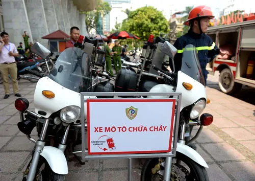 Mô tô phân khối lớn chữa cháy và cứu hộ cứu nạn nơi xe cứu hỏa không thể vào được.