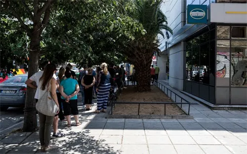 Hy Lạp đóng cửa hàng loạt ngân hàng ảnh 1