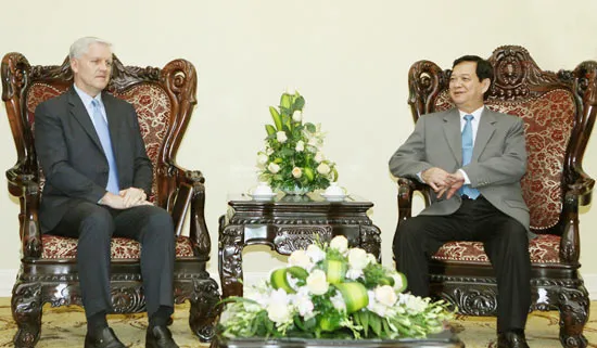 Thủ tướng Nguyễn Tấn Dũng tiếp Giám đốc Quốc gia Ngân hàng Phát triển châu Á tại Việt Nam Eric Sidgwick.