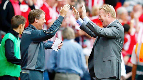 Ông anh Erwin chia sẻ niềm vui chiến thắng trước Chelsea với người em Ronald Koeman.