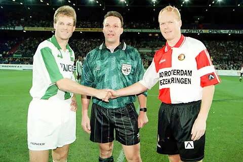 Erwin (trái) và Ronald Koeman thời còn thi đấu.