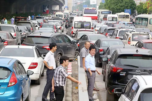 Đường vành đai 3 Hà Nội tê liệt hơn 2 giờ ảnh 3