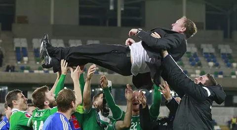 Niềm vui của các cầu thủ Bắc Ireland.