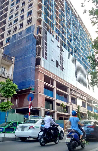 Cao ốc 8B Lê Trực đã xây cao vượt 16 mét so với giấy phép. Cao ốc 8B Lê Trực đã xây cao vượt 16 mét so với giấy phép.