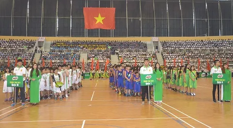 Các đội tham dự lễ khai mạc Giải bóng rổ Hội khỏe Phù Đổng TPHCM năm học 2015 – 2016.