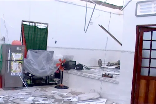 Một căn nhà tan hoang sau khi trận lốc xoáy đi qua.