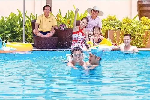 Hơn 70% diện tích dự án được dành cho cảnh quan và 50 tiện ích cao cấp đã đưa vào hoạt động, mang lại cho Him Lam Chợ Lớn một không gian sống thực sự hiếm có ngay giữa trung tâm thành phố (Hình thực tế tại dự án). Hơn 70% diện tích dự án được dành cho cảnh quan và 50 tiện ích cao cấp đã đưa vào hoạt động, mang lại cho Him Lam Chợ Lớn một không gian sống thực sự hiếm có ngay giữa trung tâm thành phố (Hình thực tế tại dự án).