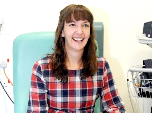 Nữ y tá Pauline Cafferkey vui vẻ khi khỏi bệnh hồi 10 tháng trước - Ảnh: Telegraph